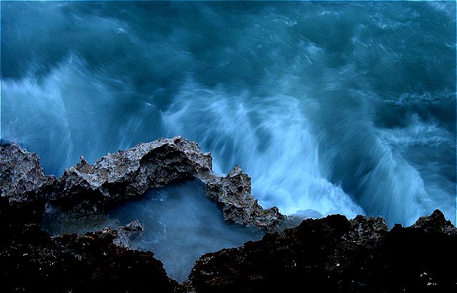 [Waves at the =Church Rock=. Dr.Martin Hoppe.   Canon PowerShot G2. Digital camera Canon PowerShot G2]