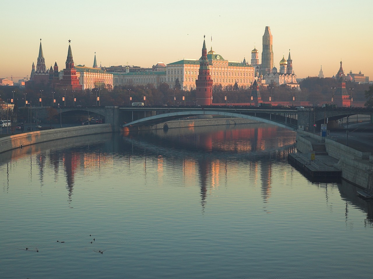 Песня стены древнего кремля. Утро красит нежным светом стены древнего Кремля. Утро стены древнего Кремля. Солнце красит нежным цветом стены древнего Кремля. Кремль утром.
